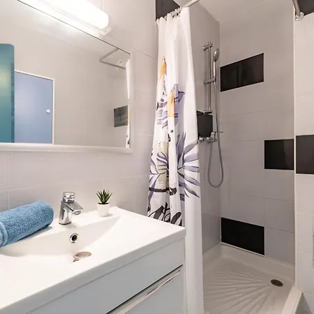 Les Grenadines-5 By Interhome *